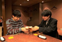 「ヒトミシリ酒」に出演する（左から）カベポスター永見、空気階段・水川かたまり。(c)ABCテレビ