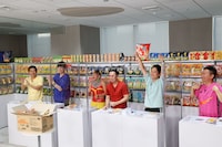 「火曜は全力！華大さんと千鳥くん」のワンシーン。(c)カンテレ