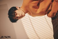 「JUNON」2023年3月号より、杉野遥亮。