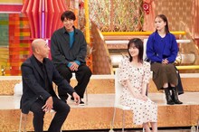 左から、高橋克実、ロッチ・コカド、山下美月、村重杏奈。(c)フジテレビ