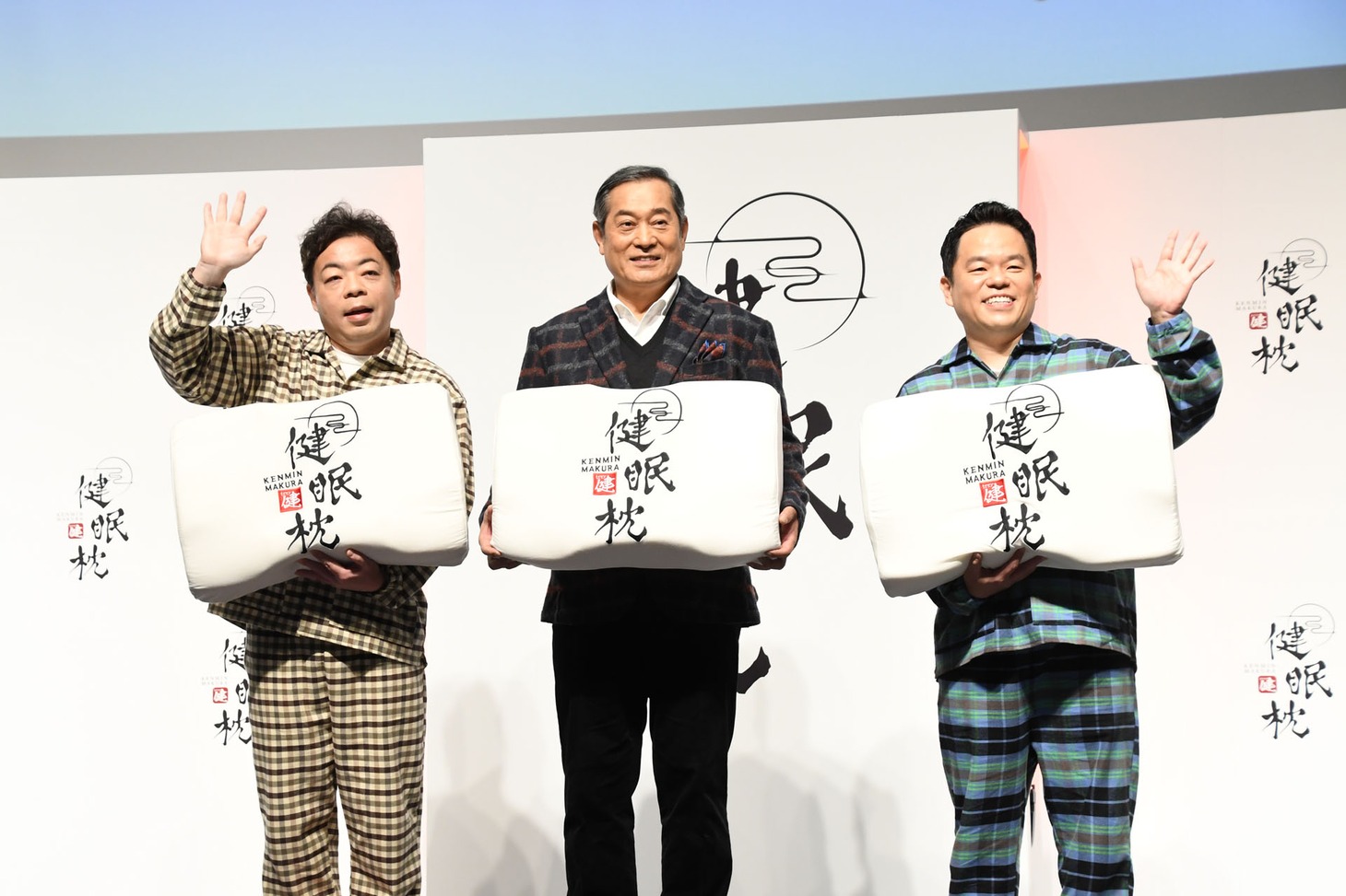 ダイアンと松平健（中央）。