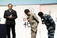 イベントを盛り上げてくれ好印象だったと話す松平健にお辞儀するダイアン。