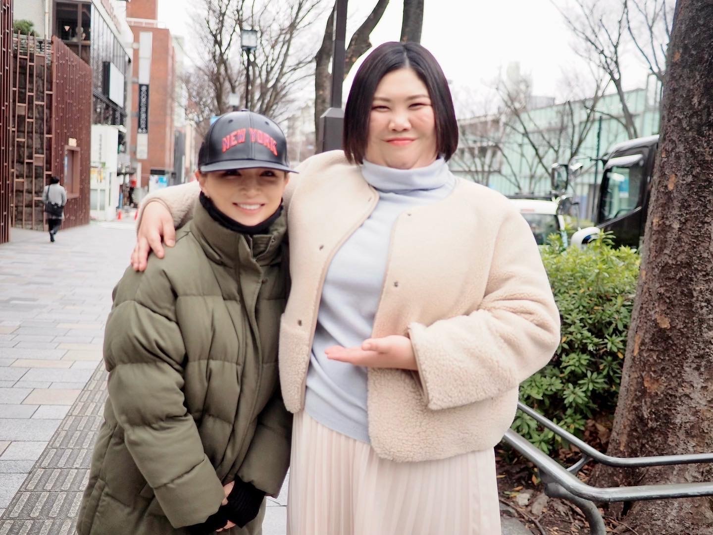 左から浜崎あゆみ、紅しょうが・熊元プロレス。