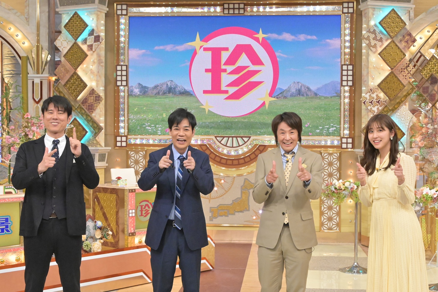 ネプチューンと斎藤ちはるアナ（右端）。(c)テレビ朝日