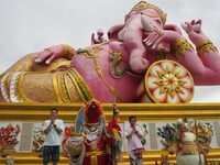 DVD「東野・岡村の旅猿21 プライベートでごめんなさい… タイで原点回帰の旅 ルンルン編 プレミアム完全版」より。