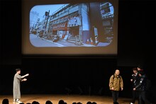 オープニングコントより、11年前にタイムスリップしてしまったお笑いファンの女性（ラブレターズ溜口）と、新宿バイタスから出てくるつぶぞろいメンバー。