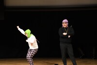 マヂカルラブリー村上SPユニットのコント。思春期忍者うぶ丸を演じる脳みそ夫（左）とおませ丸を演じる村上（右）。