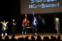 クイズの回答ボタンが高いところにあった場合をシミュレーションする三四郎・小宮とウエストランド井口。