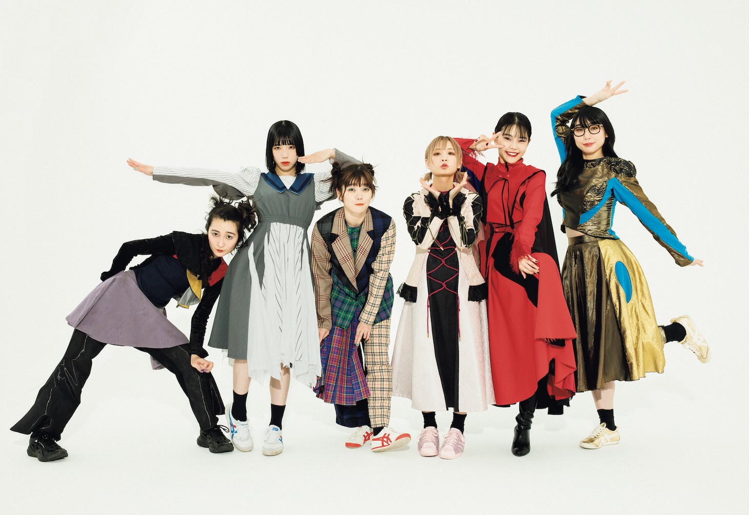 「装苑」2023年3月号より、BiSH。