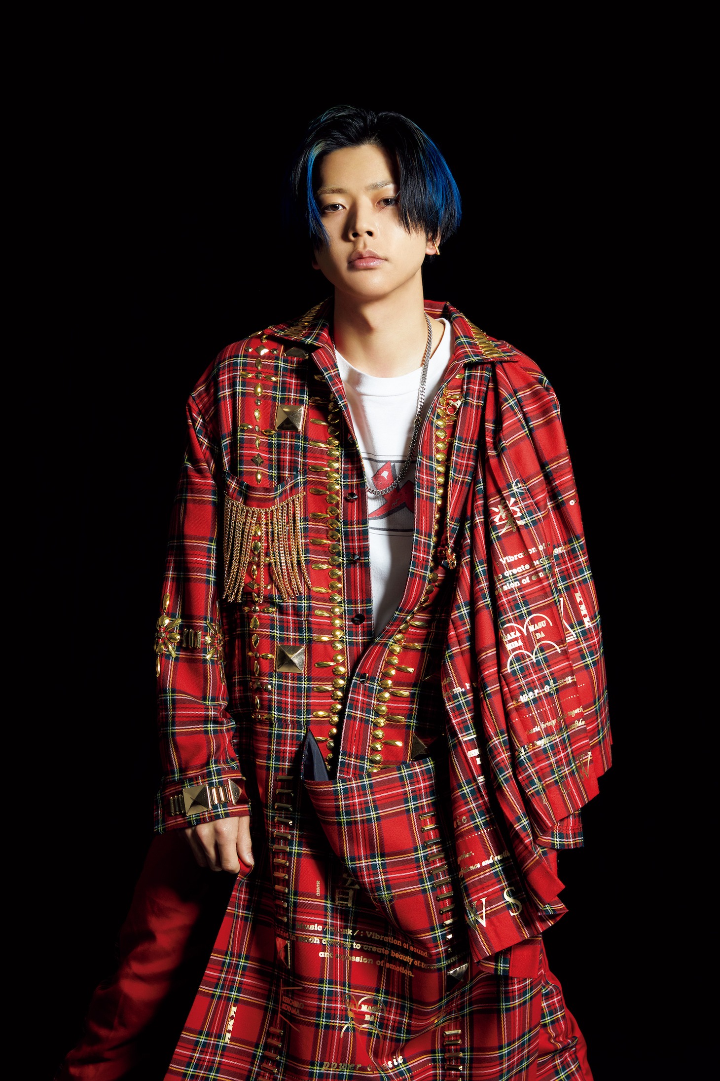 「装苑」2023年3月号より、増田貴久（NEWS）。