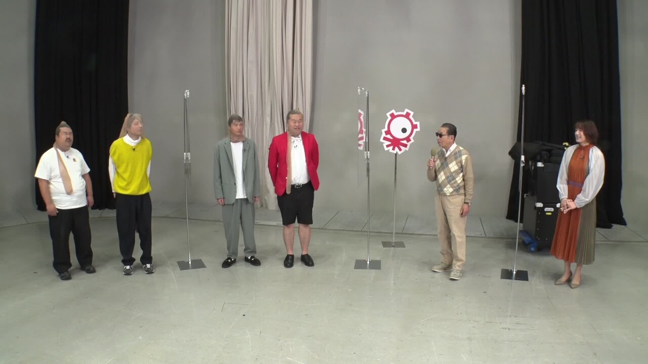 「タモリ倶楽部」のストッキング選び企画に出演する（左から）空気階段、モグライダー、タモリ、大島由香里。(c)テレビ朝日