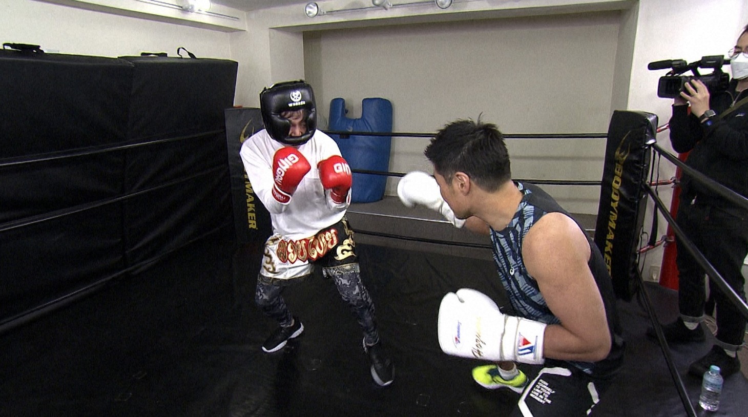 ウエストランド井口と長谷川穂積。(c)ABCテレビ