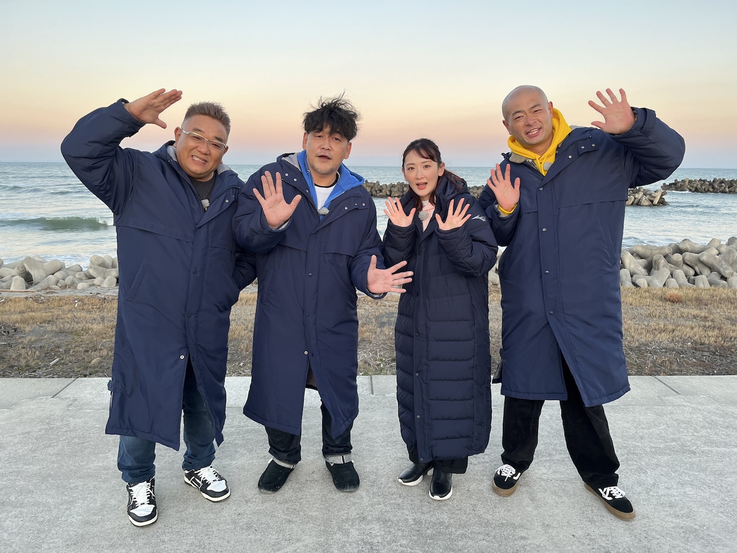 左から、サンドウィッチマン、生駒里奈、あばれる君。(c)tbc東北放送