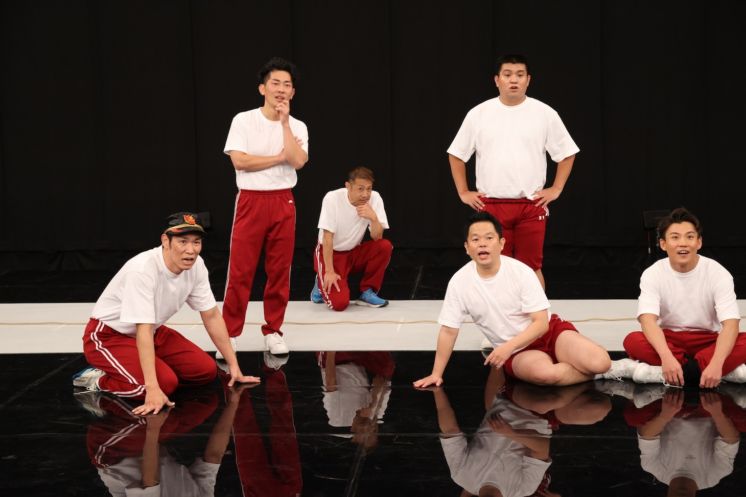 かまいたち軍の（左から）レイザーラモンHG、ジャングルポケット太田、森脇健児、ダイアン津田、ジェラードン・アタック西本、ジャングルポケットおたけ。(c)フジテレビ