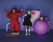 「NYLON JAPAN」2023年3月号に登場したチョコレートプラネットと坂美来乃。(c)NYLON JAPAN