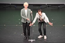 ネタを披露する真空ジェシカ。