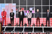 「インテリ芸人軍団」の（左から）メイプル超合金カズレーザー、東大ヤンキー澤山、伊集院光、ハリセンボンはるか、真空ジェシカ・ガク、ダイヤモンド野澤。(c)テレビ朝日