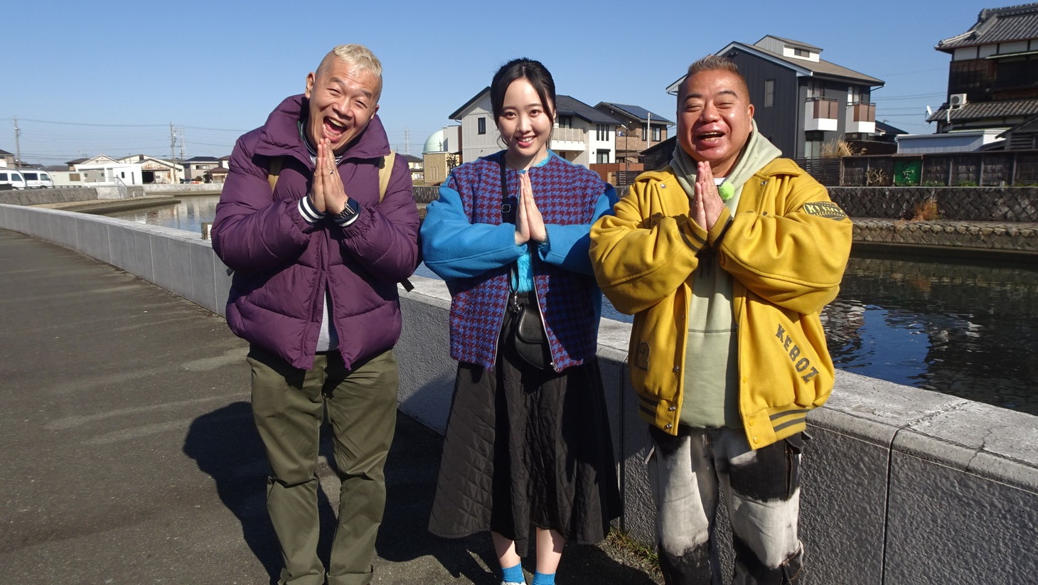 左から、ウド鈴木、本田望結、出川哲朗。(c)メ～テレ