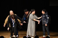 「つぶぞろい2023」より、予定の3倍の尺になったオープニングコントの様子。