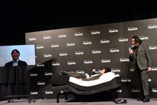 見取り図と、リモートの松井秀喜が掛け合いを繰り広げるワンシーン。