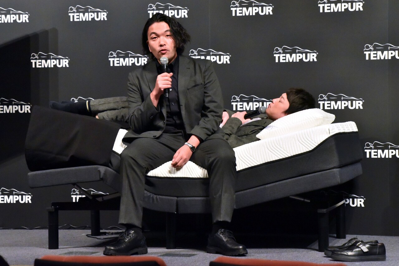 見取り図がテンピュール新製品を体験、盛山「JO1のジャケットみたいになってる」