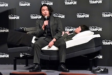 盛山（手前）曰く「JO1のジャケットみたいになってる」という見取り図。