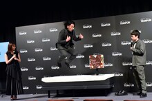 見取り図・盛山が連続ジャンプでバレンタインのチョコレート獲得を狙う企画のワンシーン。