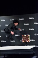 連続ジャンプする見取り図・盛山。