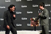 連続ジャンプ後に「しんどい」と顔を歪める見取り図・盛山（左）とリリー。