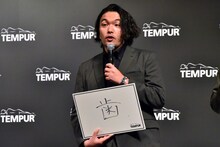 「今年変わりたいこと」をテーマとしたコーナーで「今年こそは歯をケアしたい」と話す見取り図・盛山。