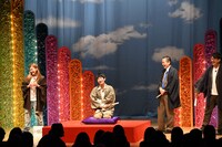 即興で30秒落語を披露する納言・安部。