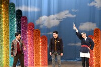 牧野ステテコから「てえへんだ」のネタを習うウエストランド。