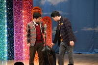 ウエストランドと遊びたい様子の猫（牧野ステテコ）。