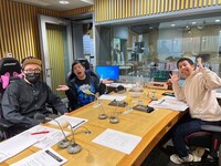 「ウエストランドのオールナイトニッポン」のブースにて、飯塚大悟とウエストランド。