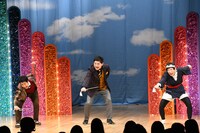 牧野ステテコ（右）の「てえへんだ」のネタに一生懸命取り組むウエストランド。