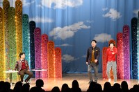 井口にリズムネタを見てもらうウエストランド河本と牧野ステテコ。