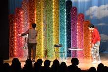 河本と牧野ステテコの2人コントのために自ら机をはける羽目になるウエストランド井口。