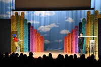 ウエストランド河本と牧野ステテコの2人コントの様子。