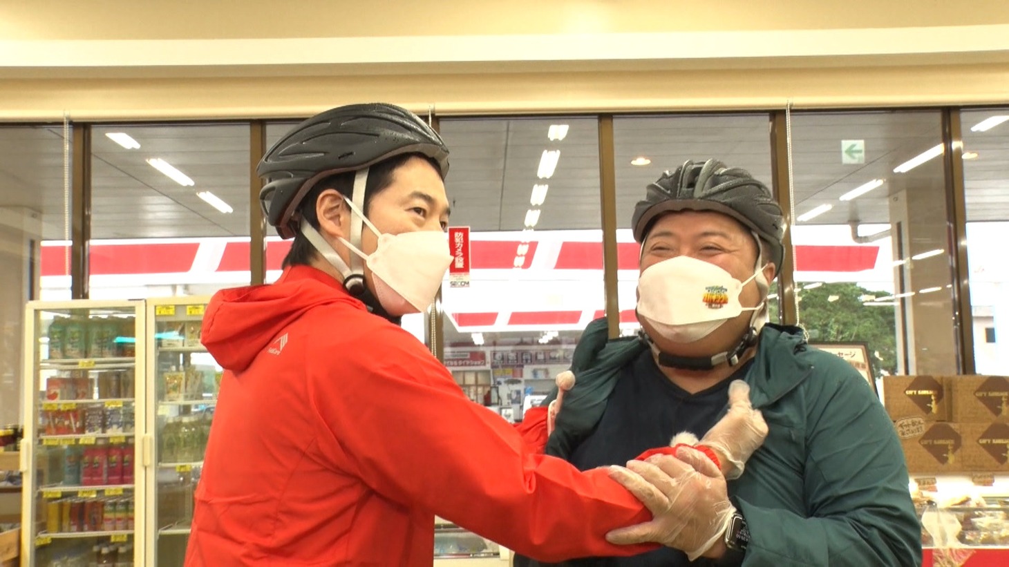 「サイコロ×チャリンコ旅 すごろくサバイシクルin宮古島」のワンシーン。(c)FBS
