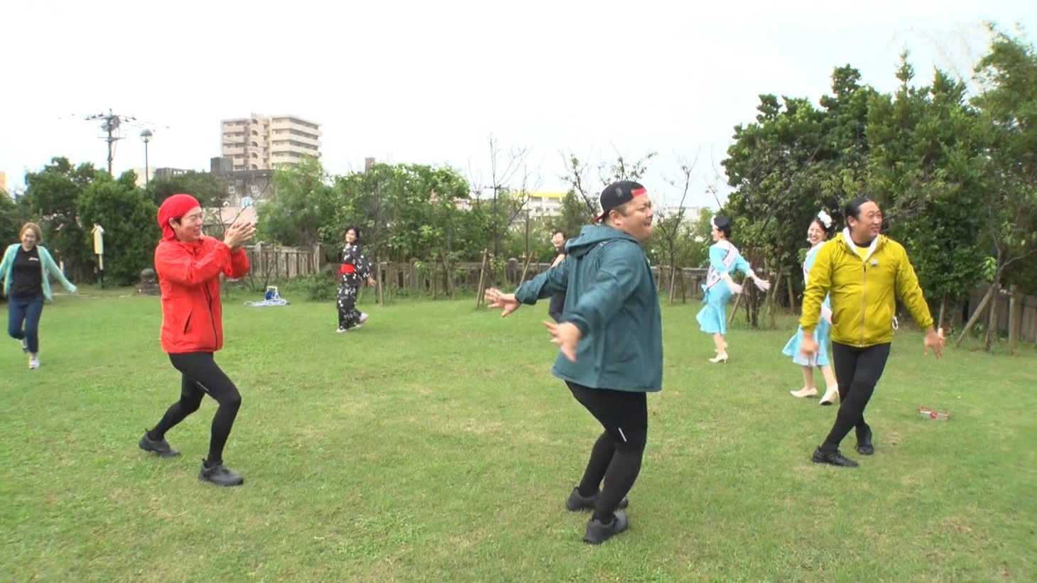 「サイコロ×チャリンコ旅 すごろくサバイシクルin宮古島」のワンシーン。(c)FBS