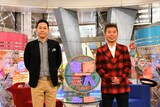「東西芸人いきなり！2人旅 復活SP」MCの（左から）東野幸治と勝俣州和。(c)ABCテレビ