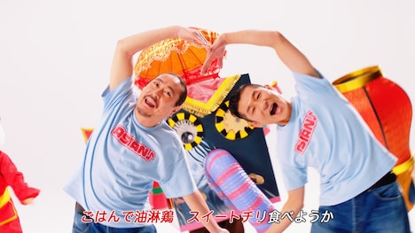 CM「アジアの晩飯」編のワンシーン。