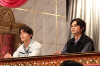左から、中川大志、北村匠海。(c)フジテレビ
