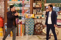 手前左から、ウエストランド河本、明石家さんま。(c)フジテレビ