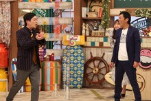 手前左から、ウエストランド河本、明石家さんま。(c)フジテレビ