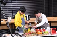 ケーキ作りに挑戦するさらば青春の光。