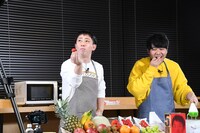 勝手に「あまおう」チャレンジを始め、イチゴを食べ荒らすさらば青春の光。