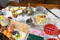 さらば青春の光が奮闘した形跡が残る、配信終了後の調理台。