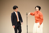 決勝でネタを披露するポンループ。