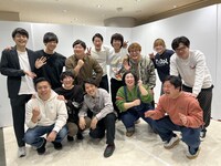 2023年3月に大阪・よしもと漫才劇場を卒業するメンバーと、卒業発表配信でMCを務めた令和喜多みな実・河野。